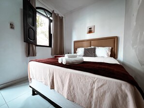 Minibar, bed sheets - Hotel Mitologia Algodoal (Maracanã)