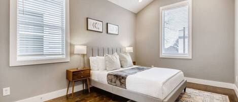 4 bedrooms, desk, iron/ironing board, WiFi