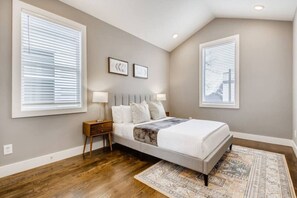 4 多间卧室、办公桌、熨斗/熨衣板、WiFi