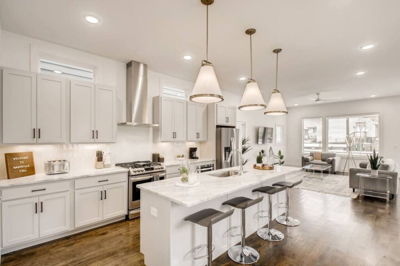 Frigorífic, microones, forn i placa de cuina 