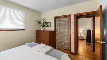 3 bedrooms, iron/ironing board, free WiFi, bed sheets