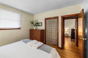 3 bedrooms, iron/ironing board, free WiFi, bed sheets