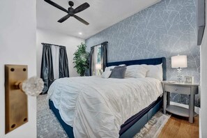 2 slaapkamers, een strijkplank/strijkijzer, reisbedje, gratis wifi