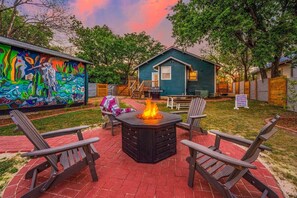 Terrace/patio - NOW PET FRIENDLY! 2bed, 2 bath with pvt. yard and ping pong room! (Kerrville)