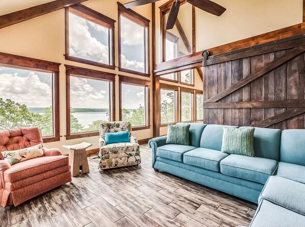 スマートテレビ、暖炉、テレビゲーム、DVD プレーヤー