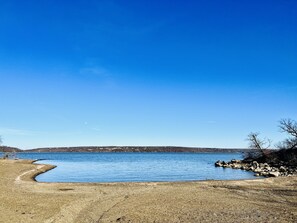 Beach - Luxury Lakefront Home w/ Stunning Views, Steps to Lake and Private Cove (Eufaula)