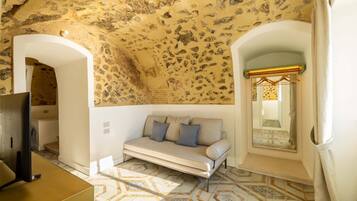 Superior Room, Sea View | Living area | 42-inch Smart TV with satellite channels