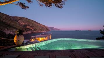 Seasonal outdoor pool, an infinity pool