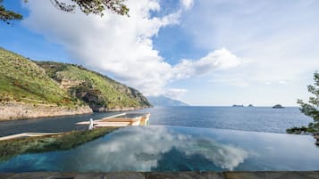 Seasonal outdoor pool, an infinity pool