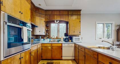 Inviting waterfront retreat with amazing views, near the beach & golf