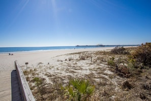 On the beach - Amazing Oceanfront Condo @ NH Tower Kingston-Indoor Pool/Hot Tub, Outdoor Pool (Myrtle Beach)