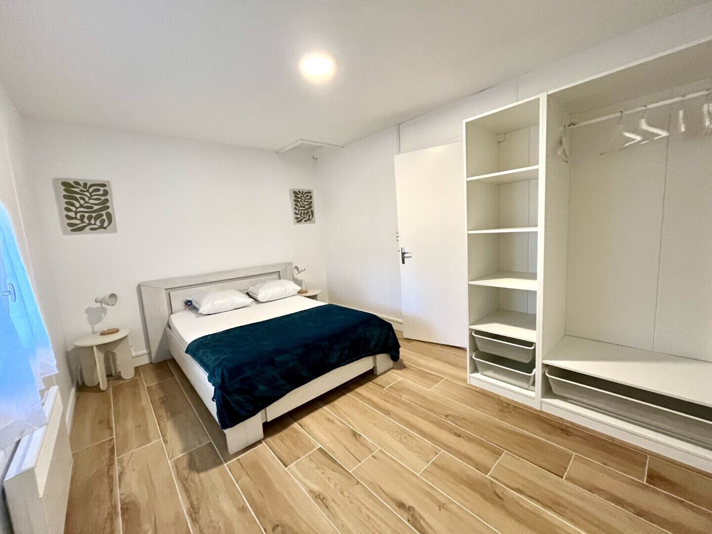 3 chambres, fer et planche à repasser