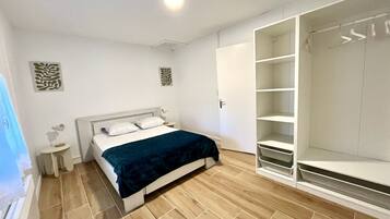 3 chambres, fer et planche Ă repasser
