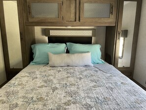 2 bedrooms, free WiFi, bed sheets - The place to go when you want to get away! (Key Largo)