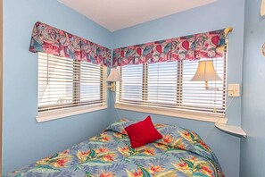 Free WiFi, bed sheets - Palace 302 (Myrtle Beach)
