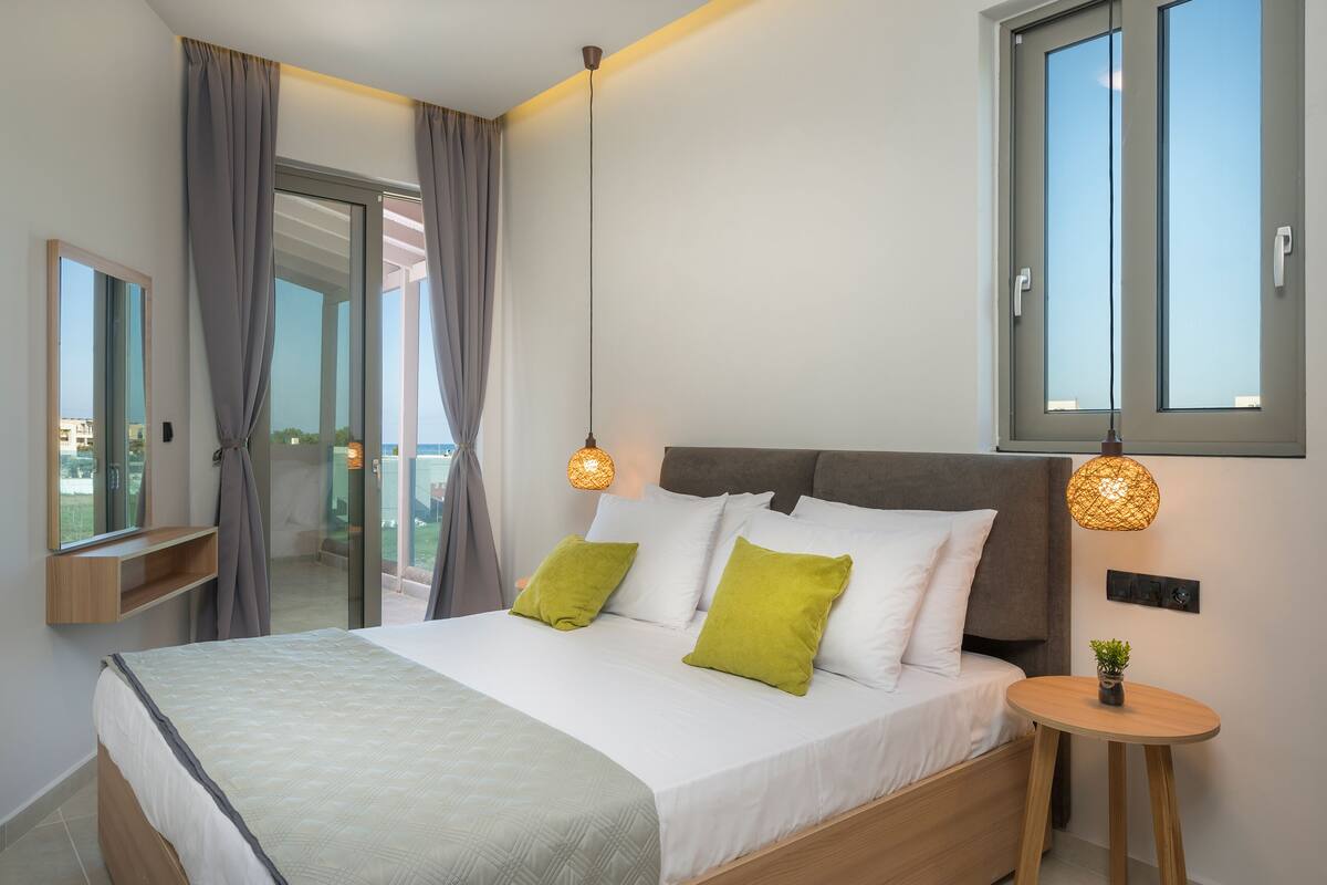 2 bedrooms, Frette Italian sheets, premium bedding, Select Comfort beds