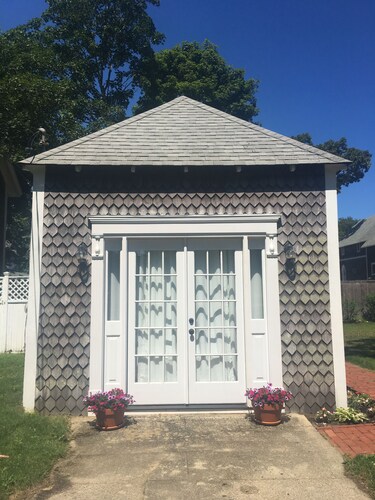Charming Studio Guest House in the Heart of Oak Bluffs