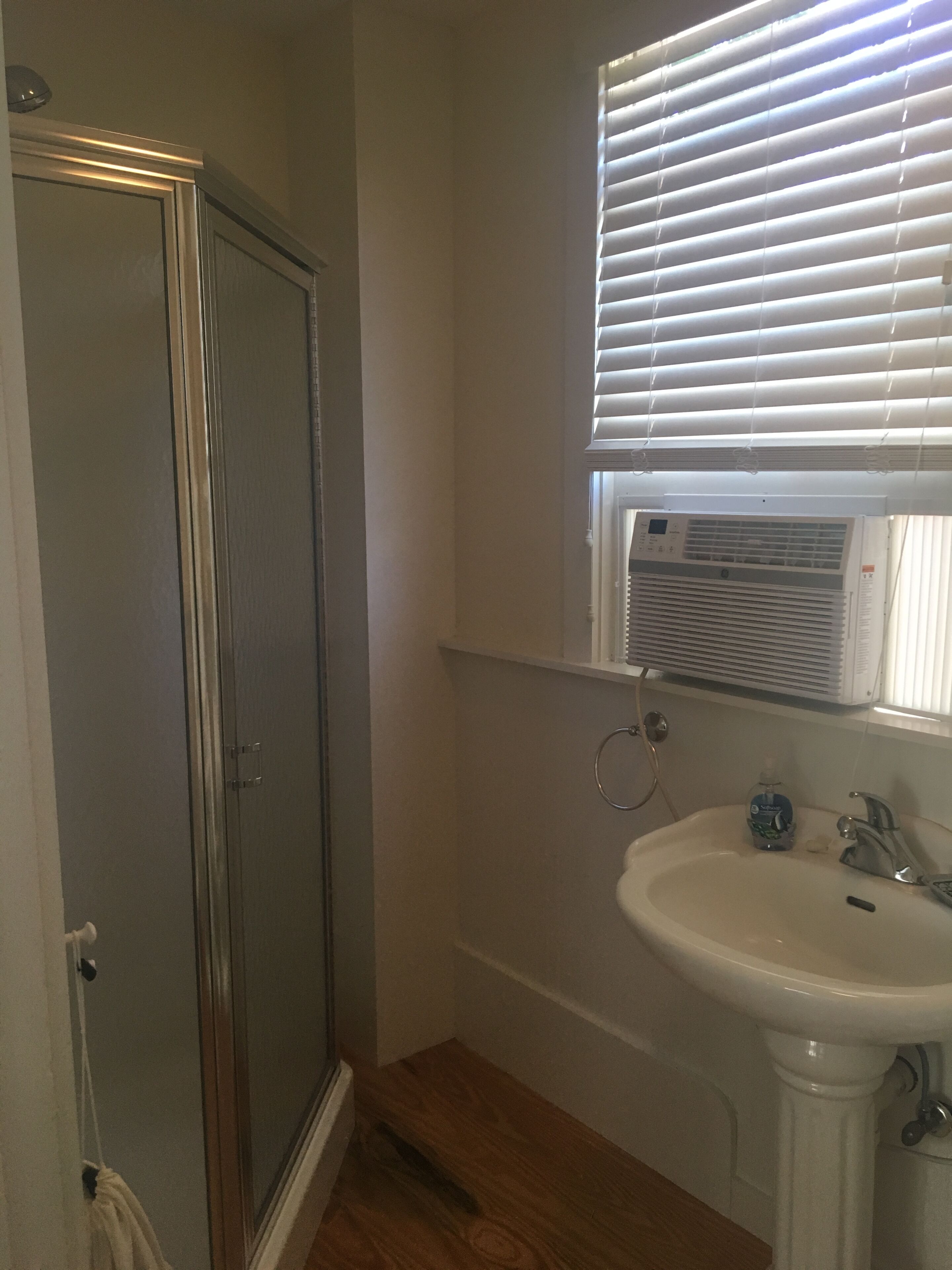 淋浴設備、風筒、番梘、廁紙