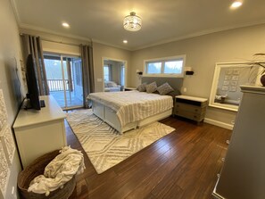 5 bedrooms, iron/ironing board, free WiFi, bed sheets