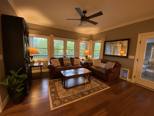 Smart TV, fireplace, ping pong