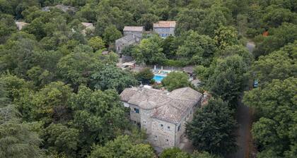 6-person gîte in the large building on the Garidels estate