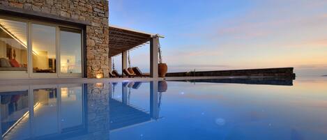 Outdoor pool, an infinity pool