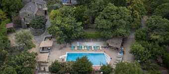 Large 3-star building with swimming pool sleeps 11