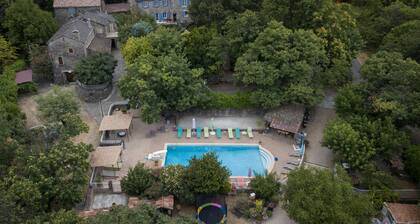 Grande Bùtisse 3 étoiles avec piscine pouvant accueillir 11 couchages