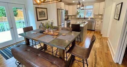 Newly renovated 3 bed/2bath pet friendly home.