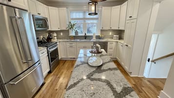 KylskÄp, mikrovÄgsugn, ugn och spishÀll