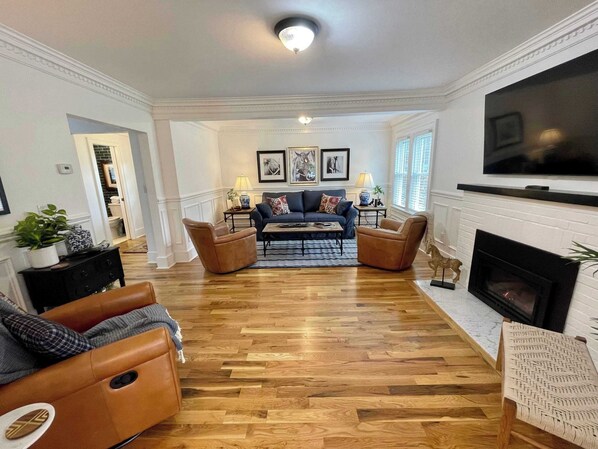 TV, fireplace, offices