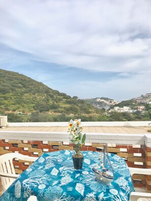 Outdoor dining - Conti Holiday Homes - Oleander with terrace overlooking the sea (Ponza)