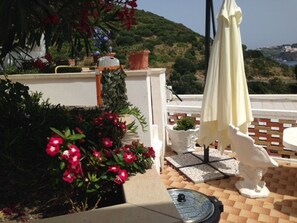 Property grounds - Conti Holiday Homes - Oleander with terrace overlooking the sea (Ponza)