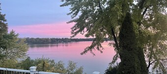 Pet Friendly Huge Lake Front Home with Stunning Views