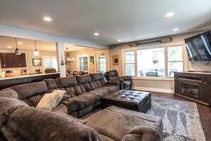 Smart-TV, peis, musikkbibliotek og filmbibliotek