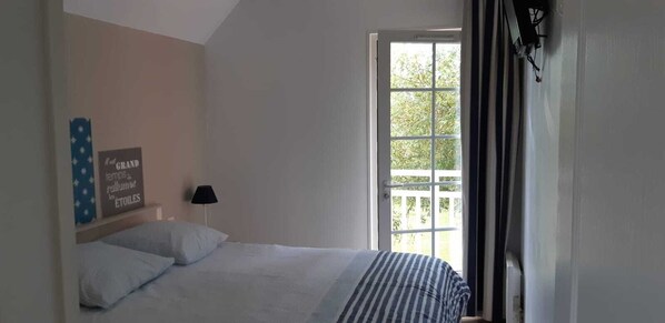 2 bedrooms, in-room safe, free WiFi, bed sheets