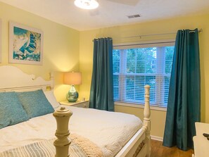 3 habitaciones, tabla de planchar con plancha, wifi y ropa de cama