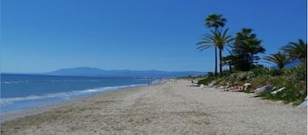 NEWLY REFURBISHED HOUSE- FIRST LINE BEACH Urbanization Bahia de Marbella