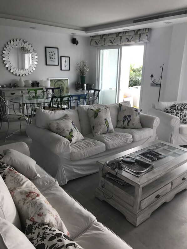 Living area - NEWLY REFURBISHED HOUSE- FIRST LINE BEACH Urbanization Bahia de Marbella  (Marbella)