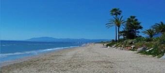 NEWLY REFURBISHED HOUSE- FIRST LINE BEACH Urbanization Bahia de Marbella