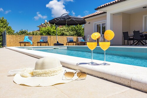 New villa Maris with private pool just 500m from beach