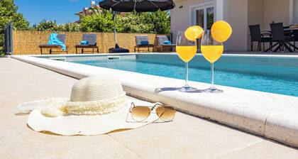 New villa Maris with private pool just 500m from beach