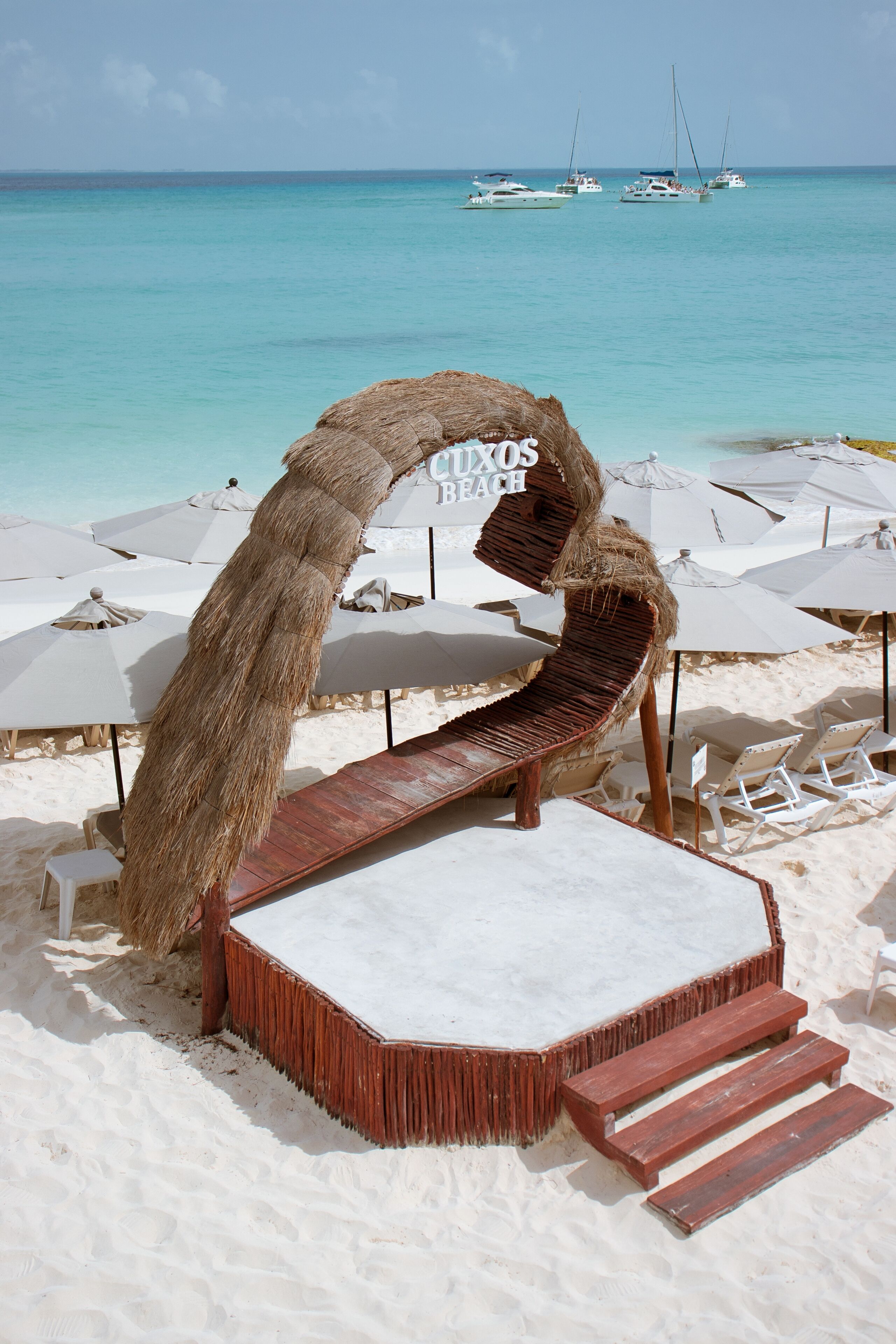 Photo - Cuxos Hotel Beachfront