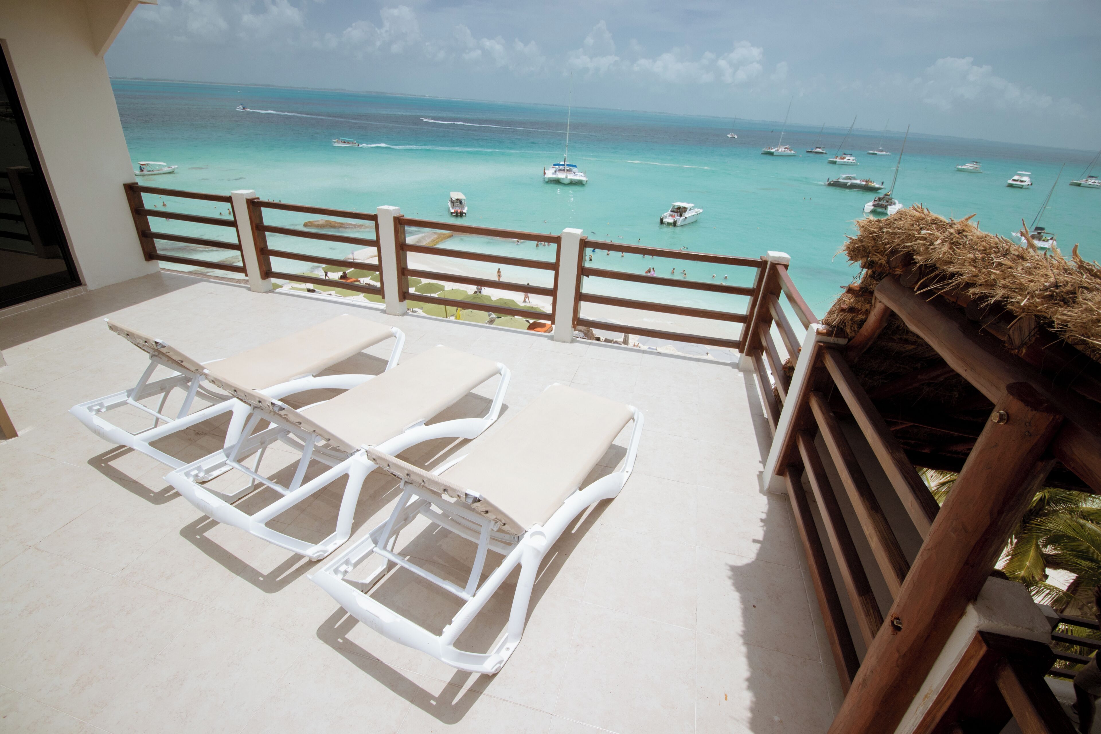 Photo - Cuxos Hotel Beachfront