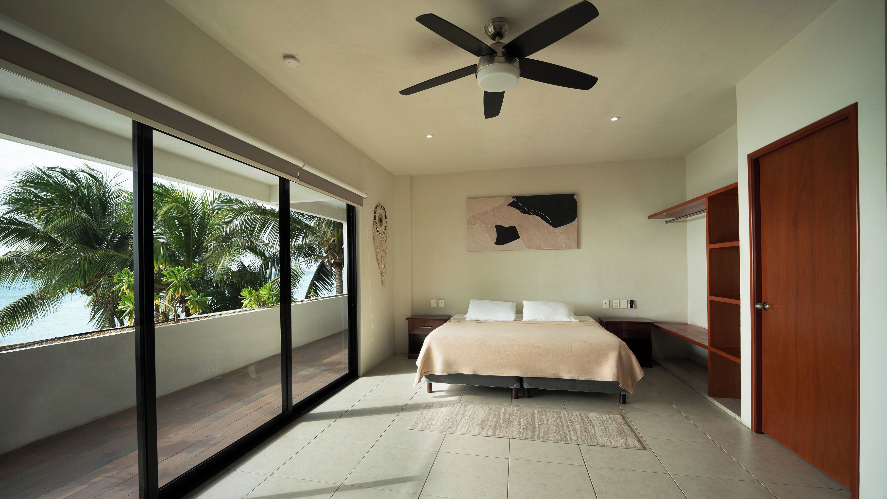 Photo - Cuxos Hotel Beachfront