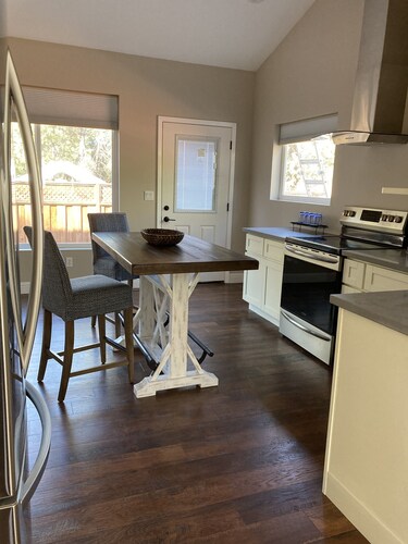 Charming Private Guest House - Alamo