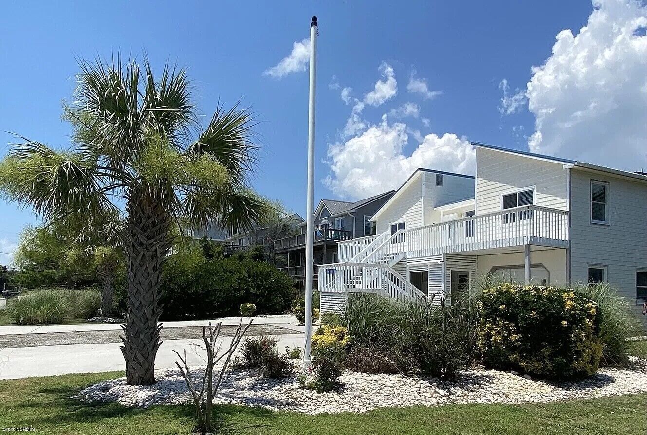 Dog Friendly, 2nd Row, Steps to Beach, 4BD, 3BA, Game Room, Office, Fri-Fri