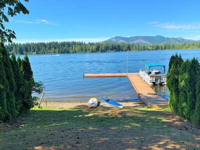 Lake Nahwatzel Resort, Cabin #1, Shared Dock just steps away! Now with WIFI!