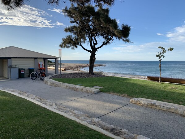 المنطقة المحيطة بالمنشأة