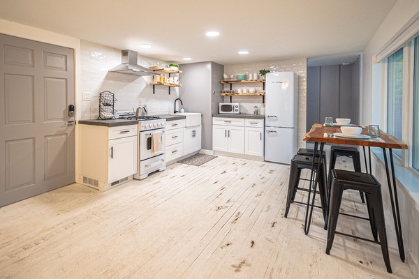 Frigorífic, microones, forn i placa de cuina